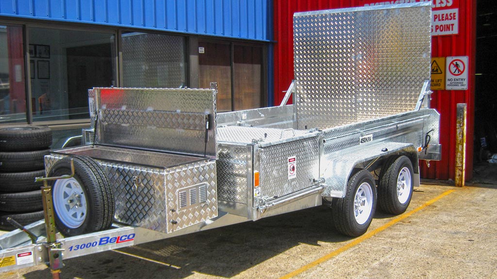 Heavy duty tandem-axle trailer with alloy wheels and blue canvas cover