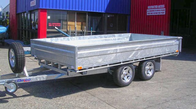 Galvanised, tandem axle trailer with alloy wheels