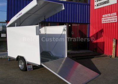 Enclosed trailer for motorbike with an open roof and lowered loading ramp